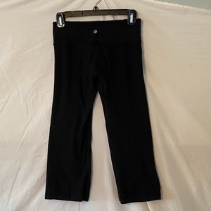 Lululemon black reversible cropped leggings